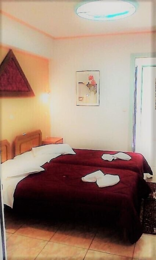 Aiolos Hotel 12/42