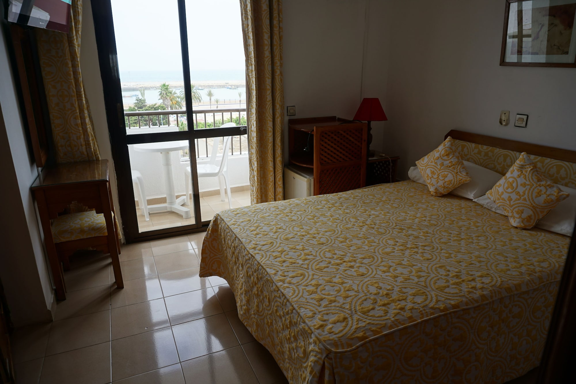 ROOM, TRIPLE