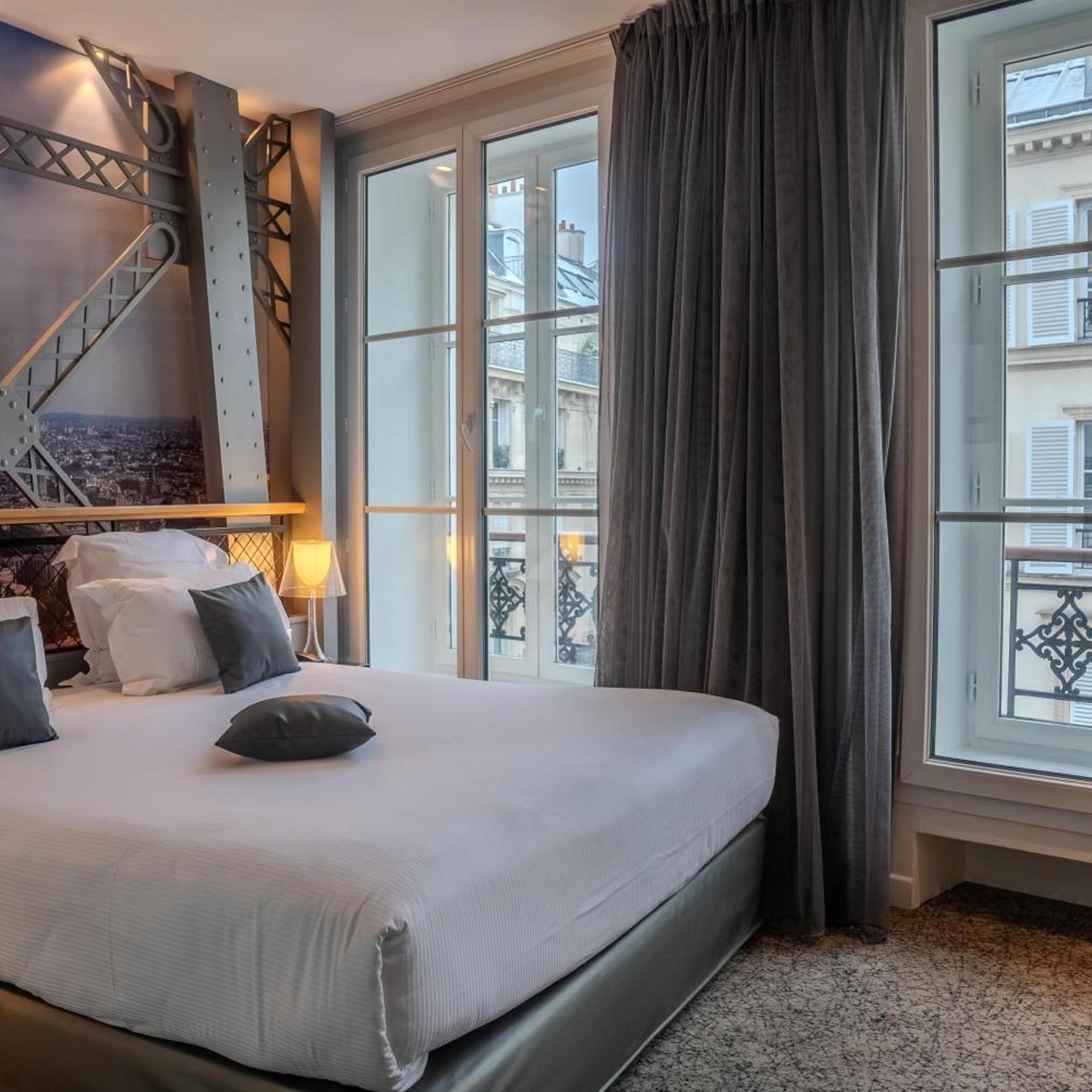 Room, Double Bed, Eiffel View