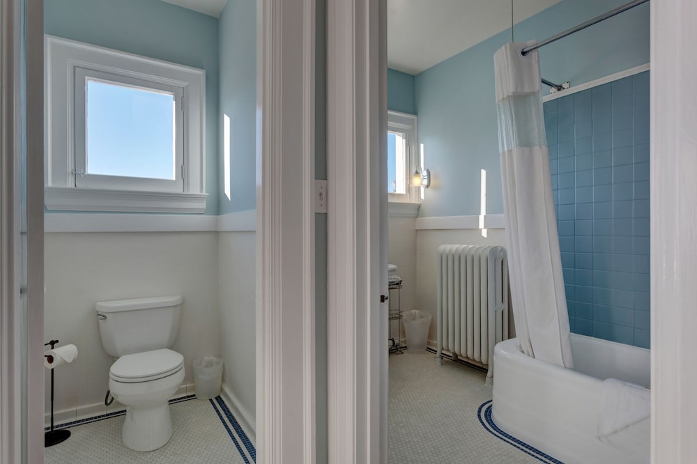 Nantucket Inn 44/50