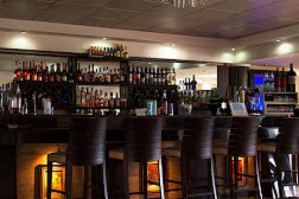 THE ISLAND HOTEL 32/39