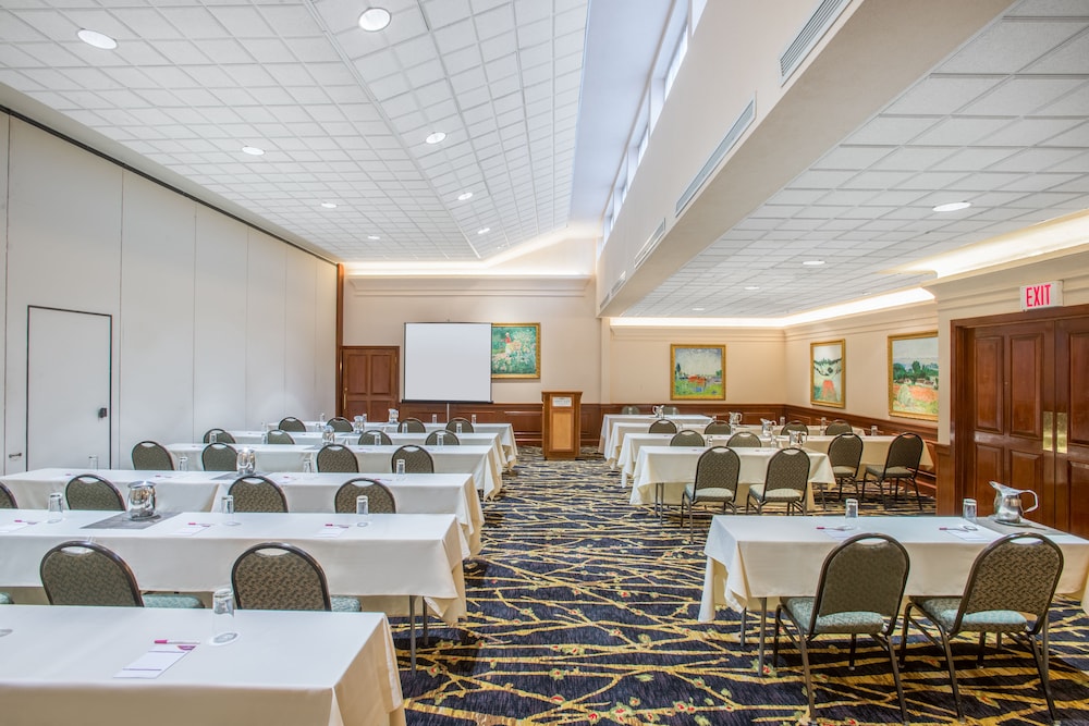 Crowne Plaza Lake Placid 56/67