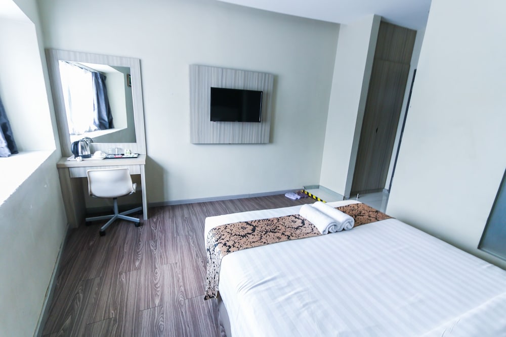 SUPERIOR, QUEEN BED