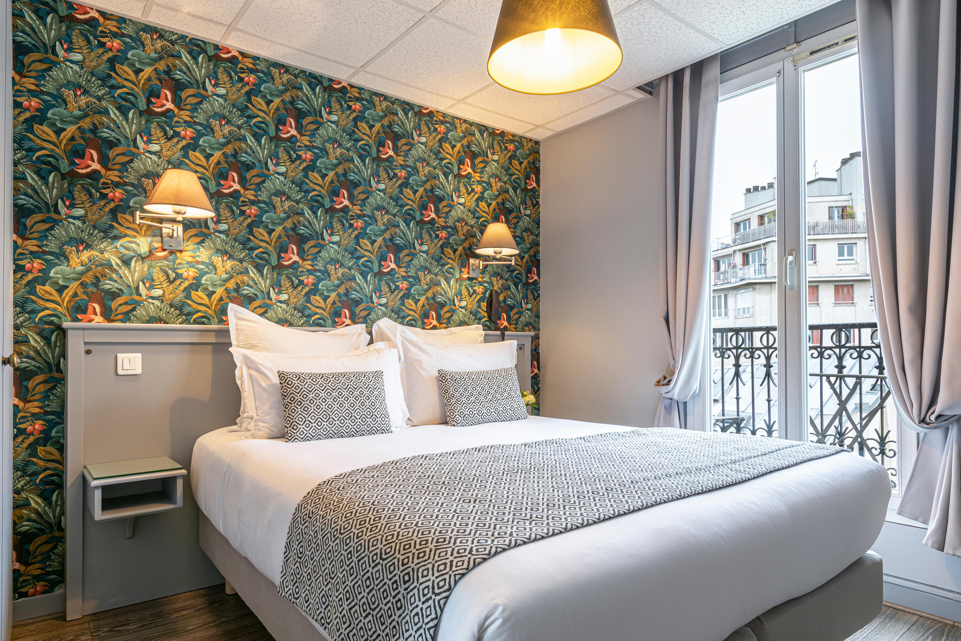 Room, Double or Twin Bed, Eiffel View