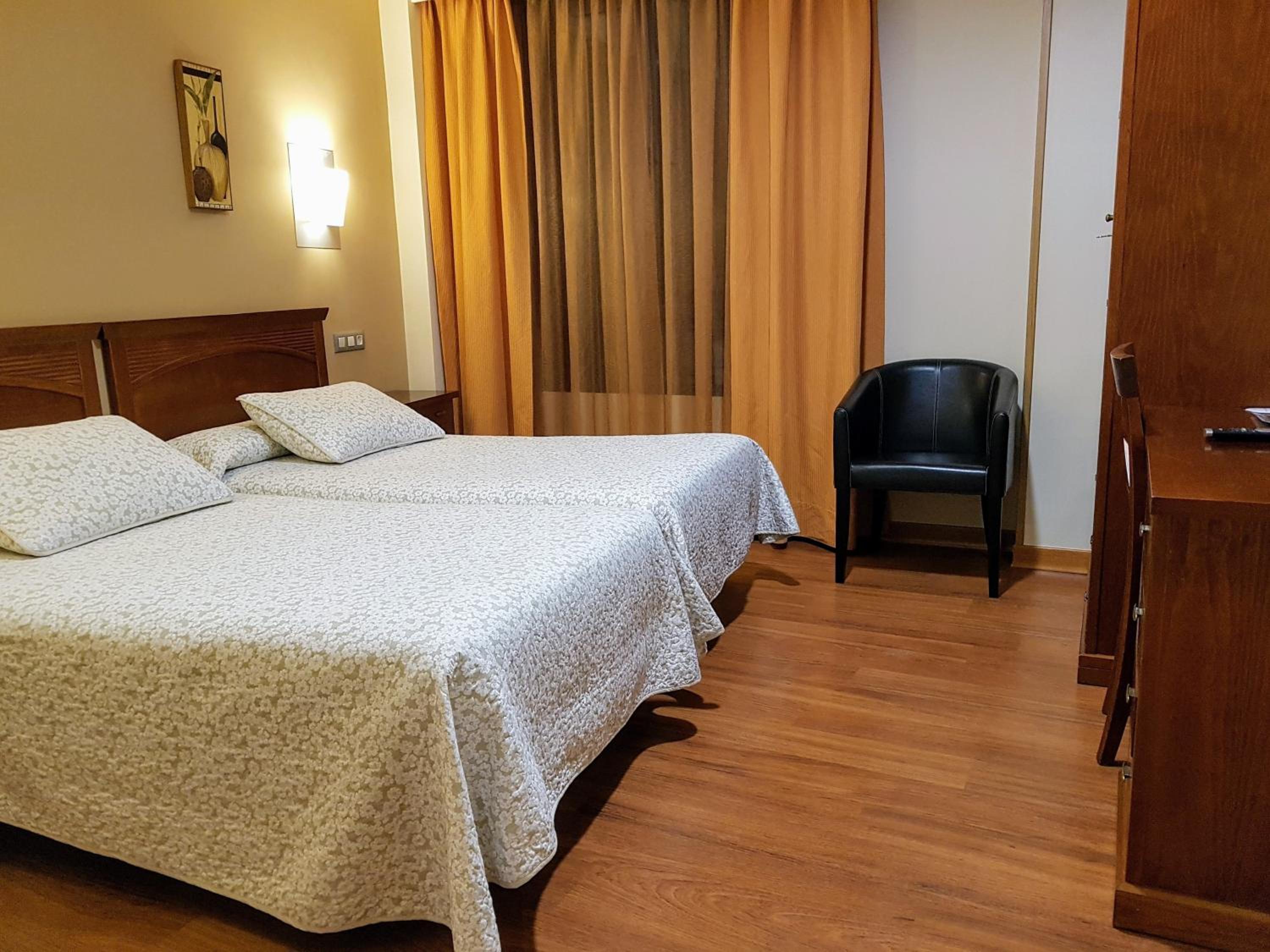 Hotel Reina Isabel 27/57