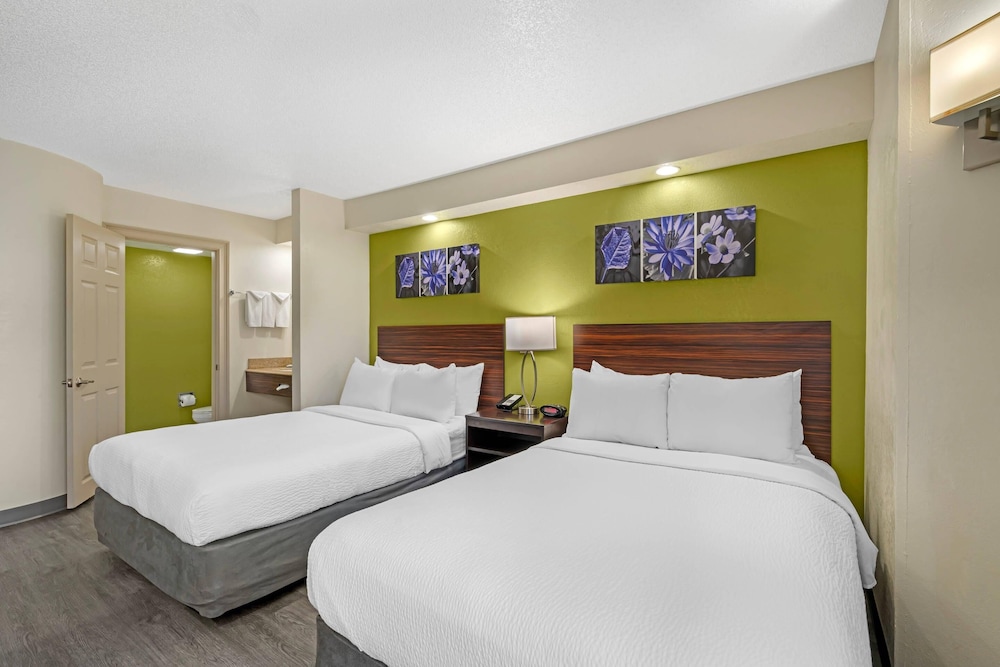 Standard, 2 Double Beds