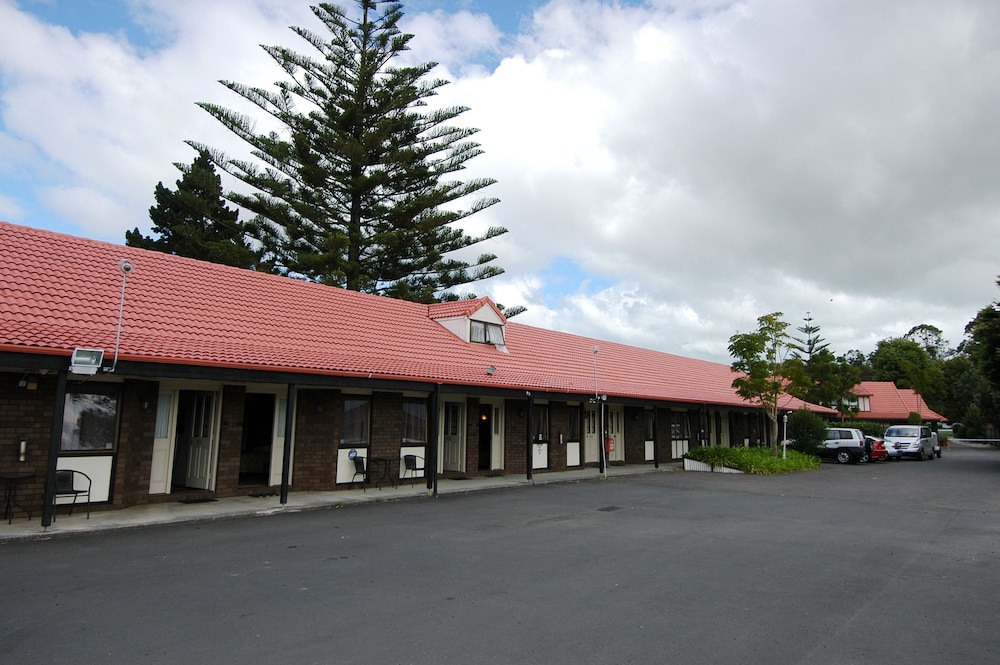 Airport Manor Inn 59/66