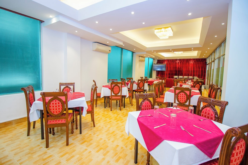 LAUREL HOTEL 30/37