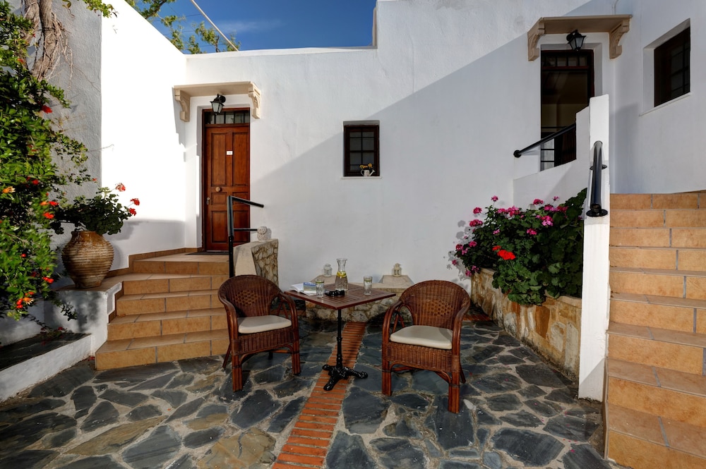 Alianthos Suites 3/50