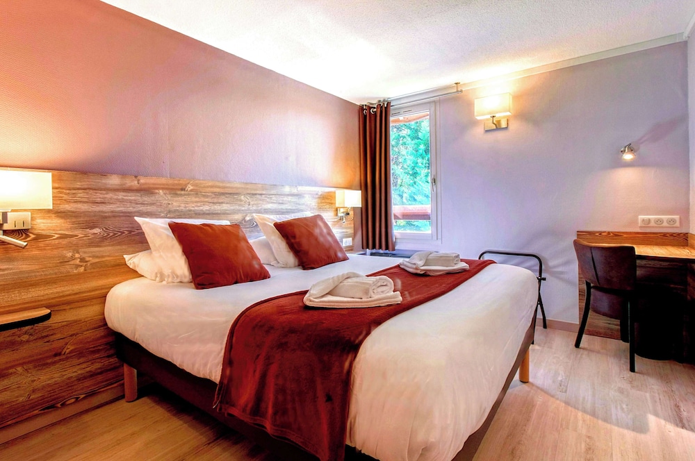 Brit Hotel Confort Pau Lons 6/36