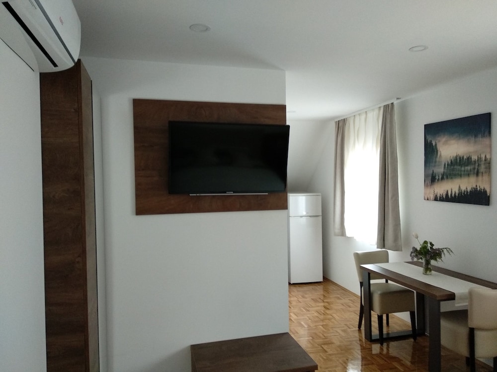 HOUSE LUCIJA 16/27