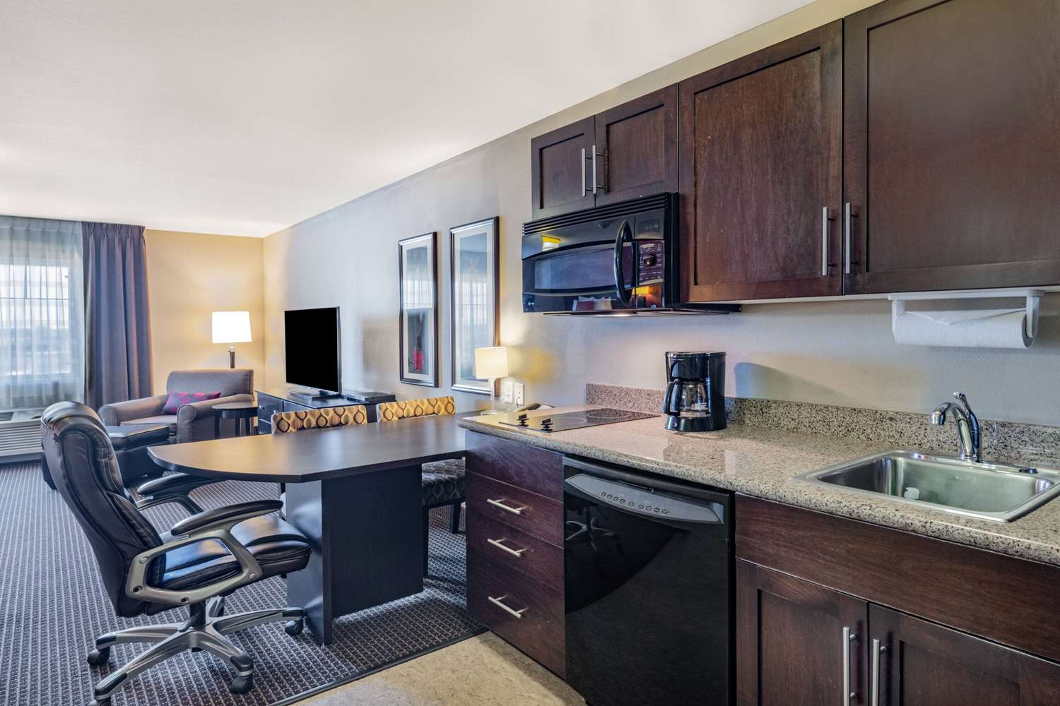 Hawthorn Suites By Wyndham Williston 17/23
