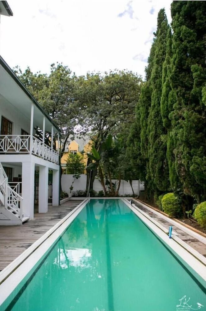 Sandton Farmhouse Executive B&B 32/38