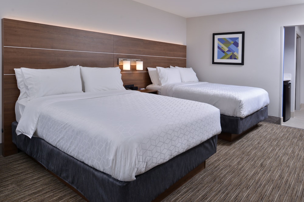 Holiday Inn Express Suites Marshalltown 15/48