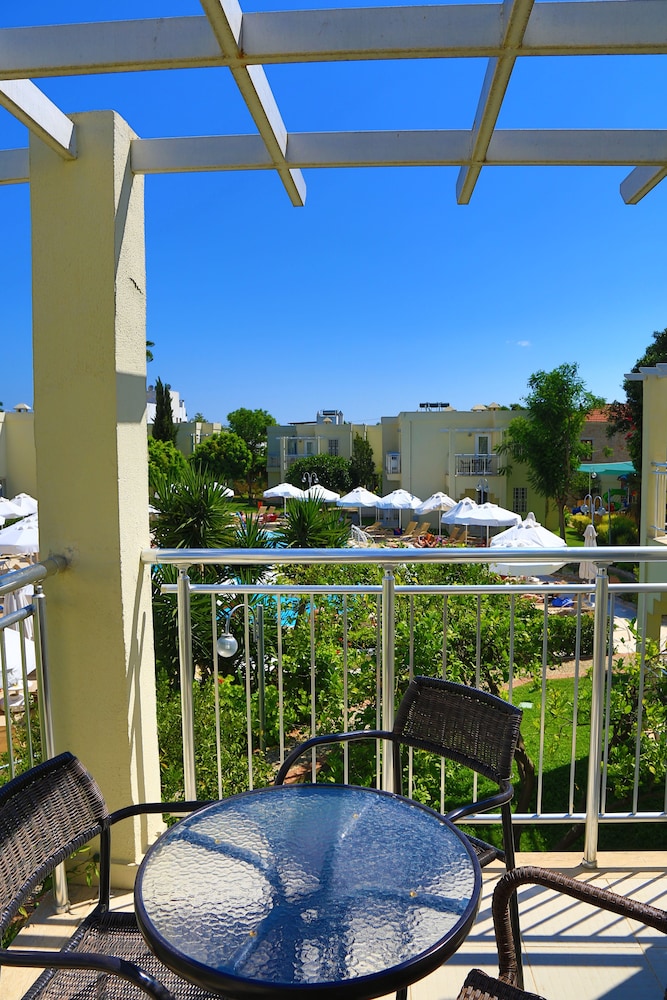 Mandarin Resort Hotel 14/66
