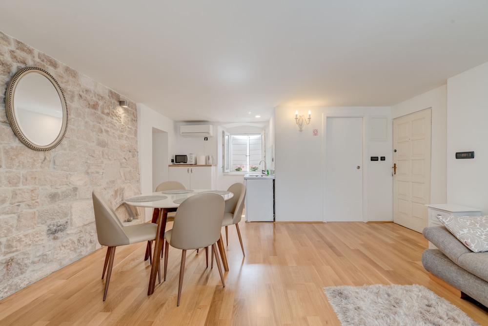 Aurum Templi Suites 46/58