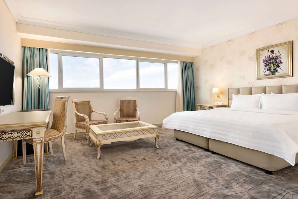 Senior, Suite, King Bed