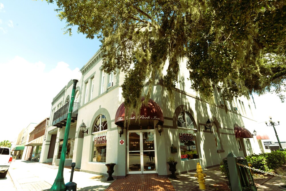 Oak Tree Hotel 5/80