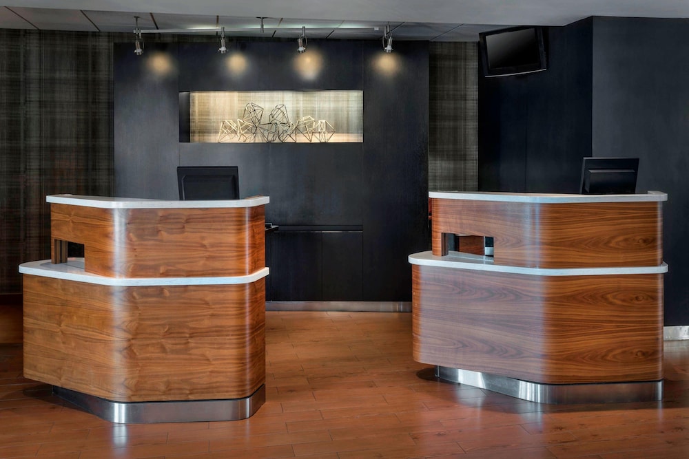 Courtyard By Marriott Newark Liberty International Airport 4/37