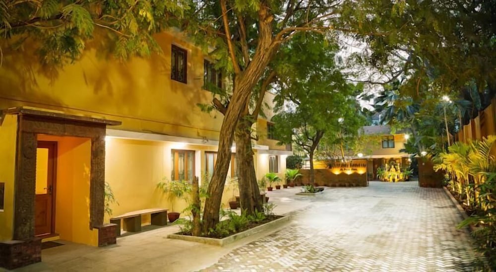 Hanu Reddy Residences Poes Garden 50/57