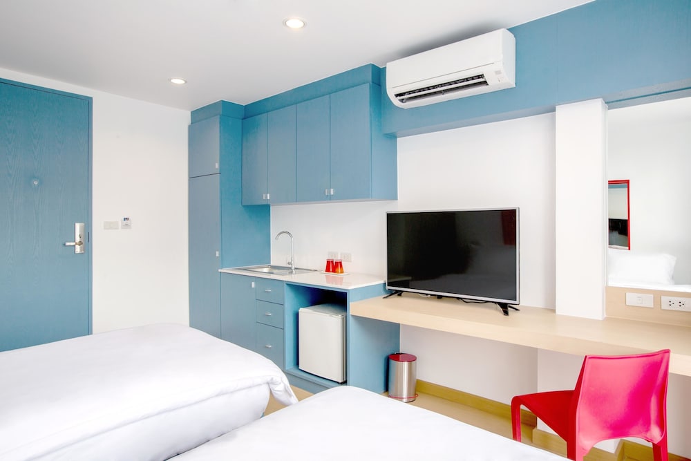 ROOM, TWIN BEDS