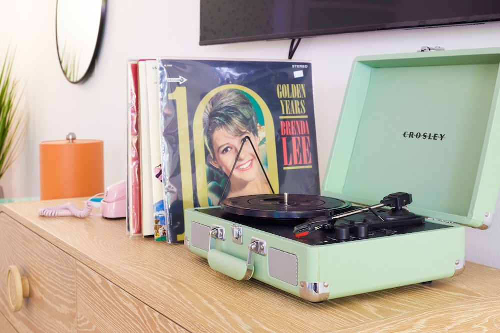 Little Mod Hotel 6/38