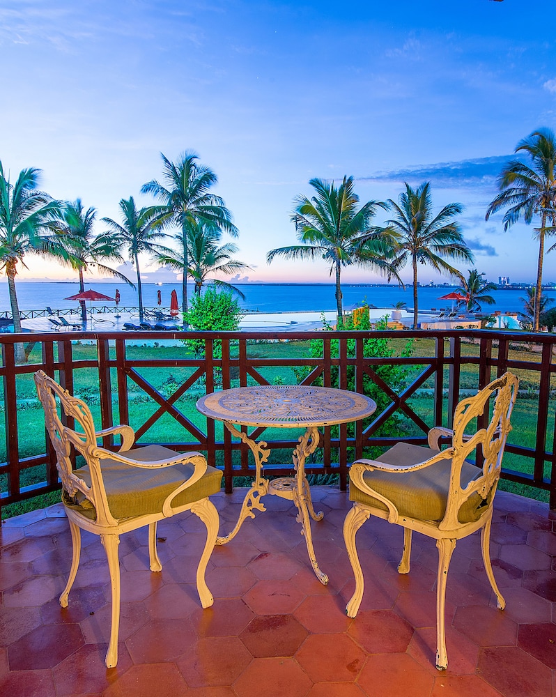 Golden Tulip Dar Es Salaam 62/71