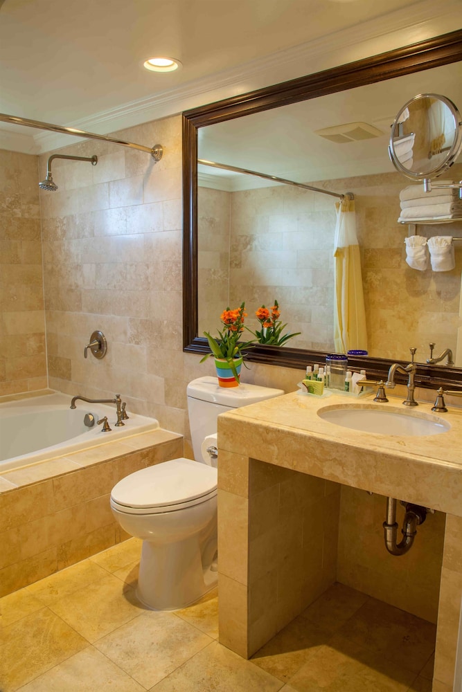 Best Western Plus Sunset Plaza Hotel 42/83