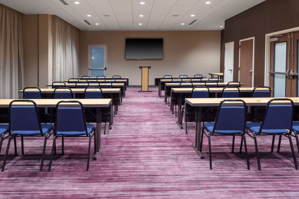 Courtyard By Marriott Indianapolis West-Speedway 40/44