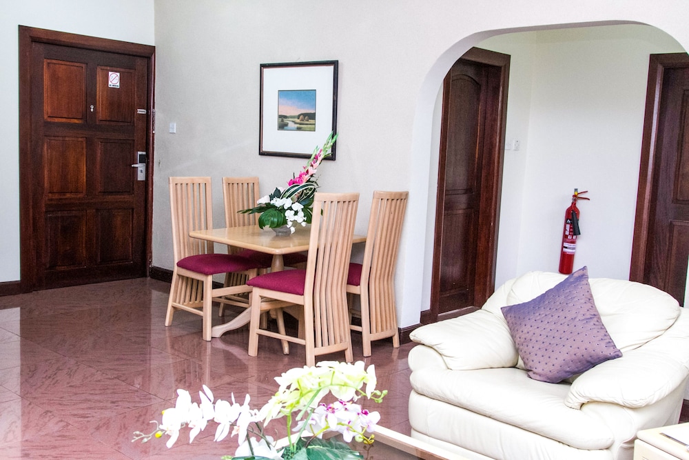 Mahogany Lodge 30/50
