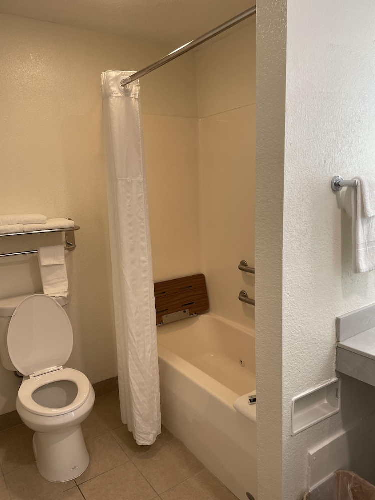 Baymont by Wyndham Biloxi Ocean Springs 35/60