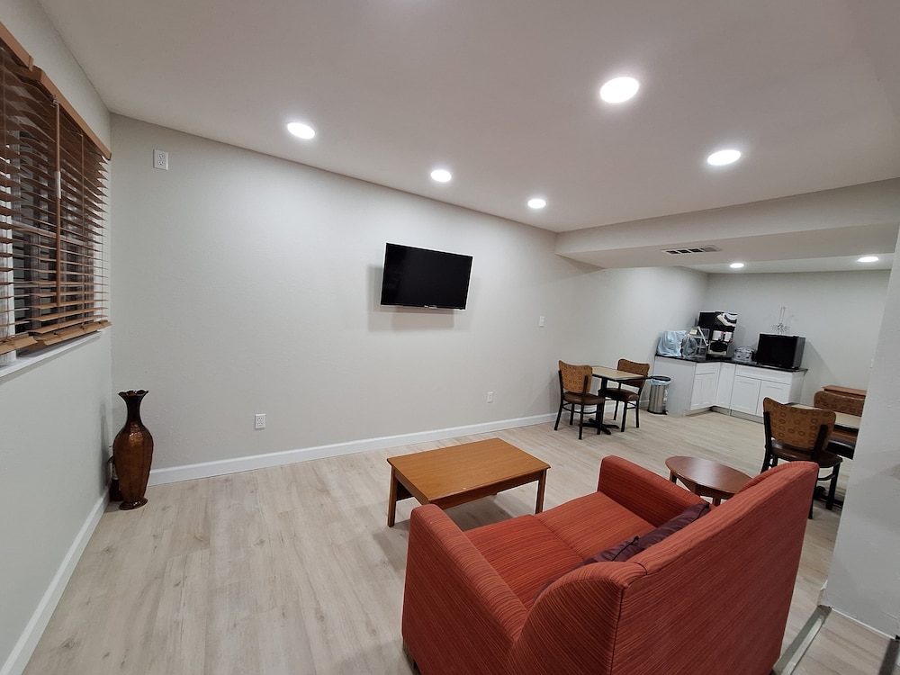 Budget Inn Roxboro 17/32