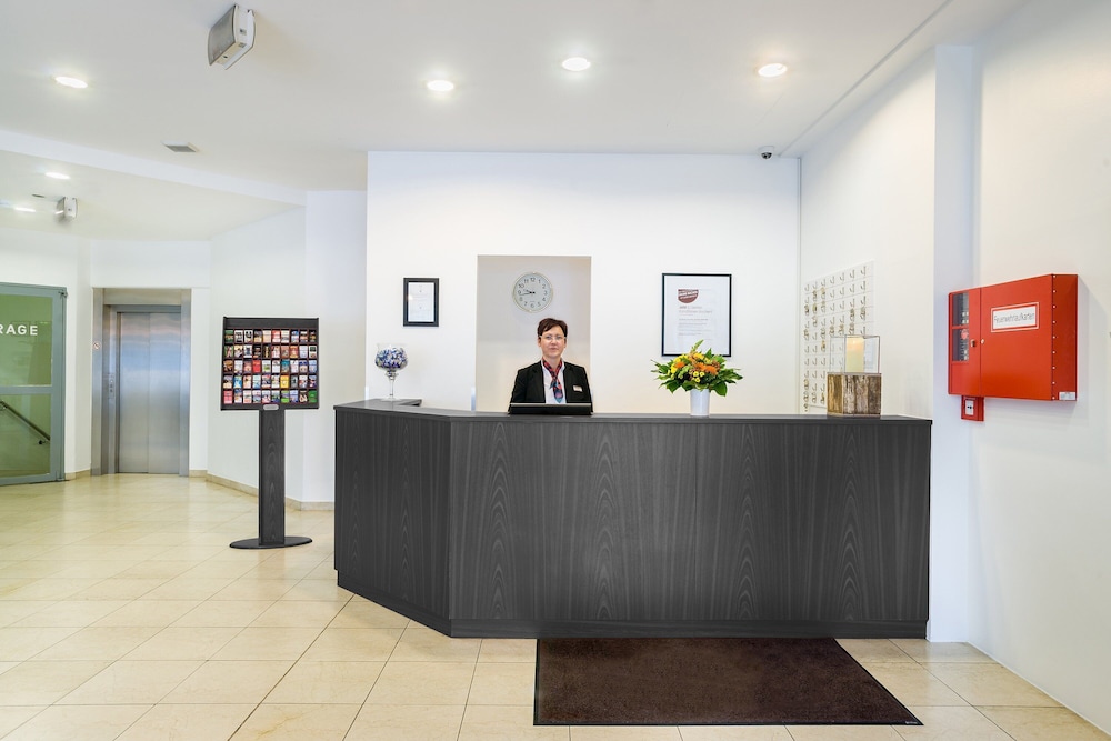 Hotel Mariella Airport 8/80