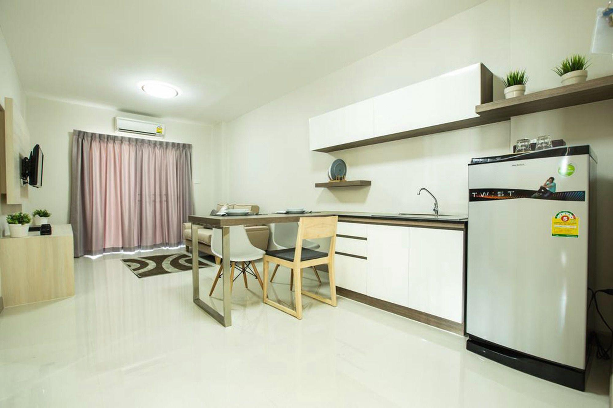 Central Place Serviced Apartment Angsila 62/71