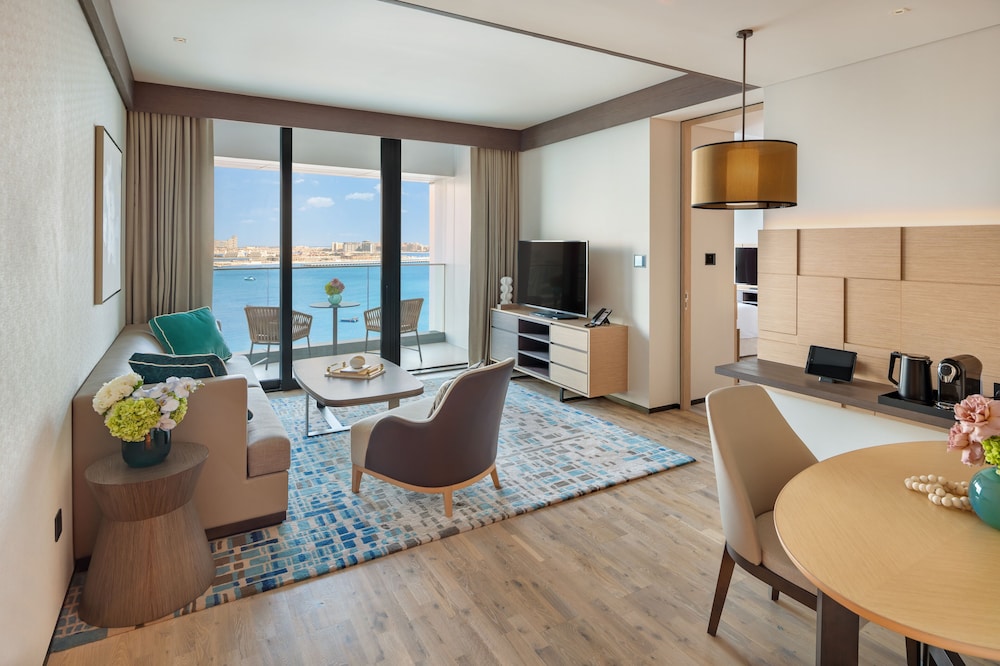 Address Beach Resort 70/78