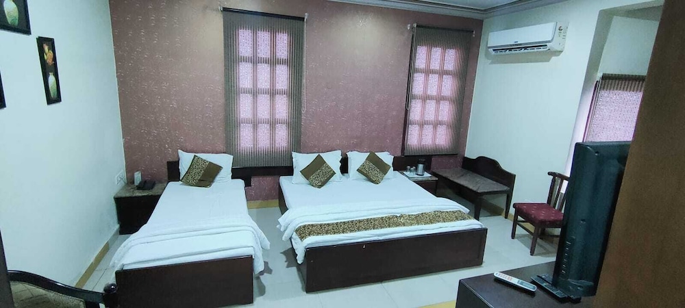 HOTEL ABHINANDAN 16/29