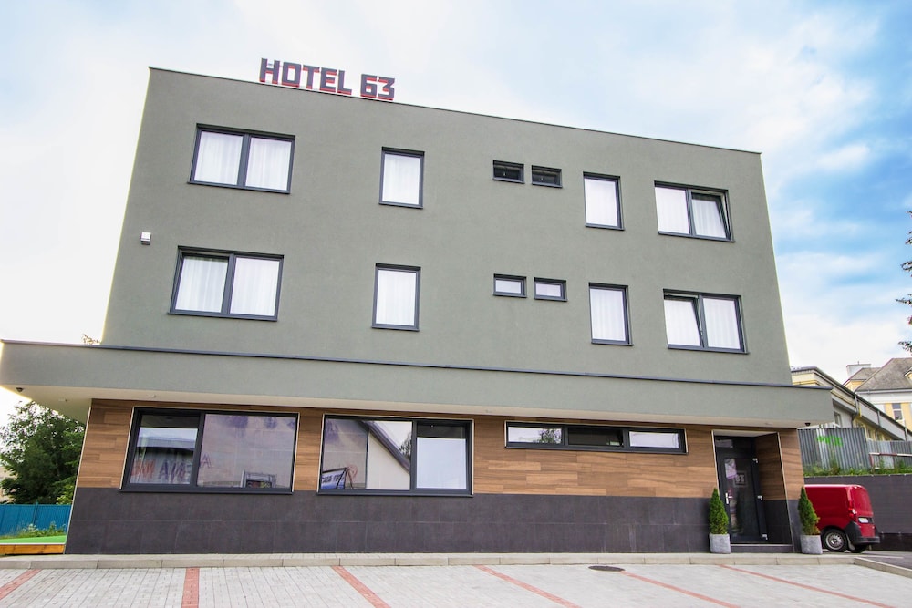 Hotel 63 2/38