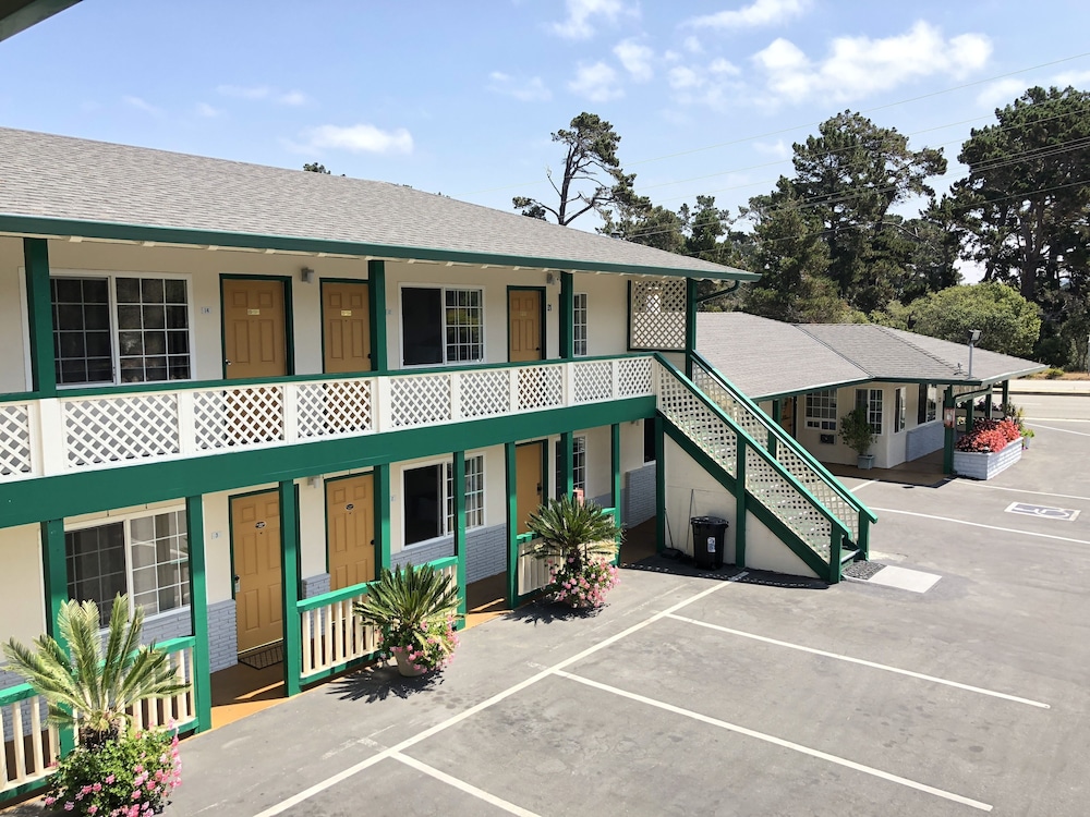 Monterey Pines Inn photo4