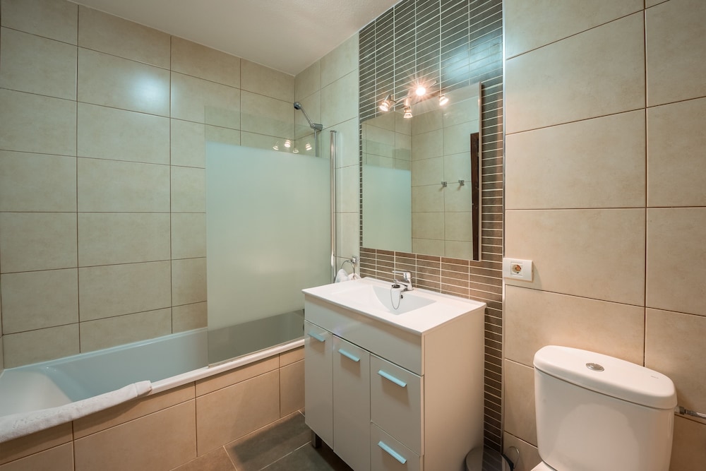 PALOMA BEACH APARTMENTS 24/57