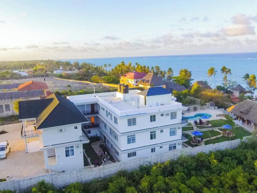 Sea Crest Hotel 4/70