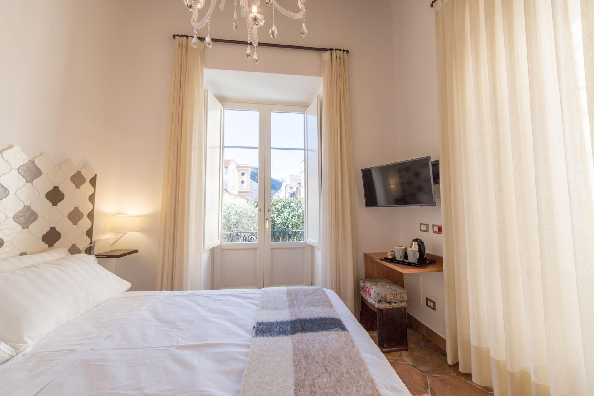 Superior, Double Bed, City View