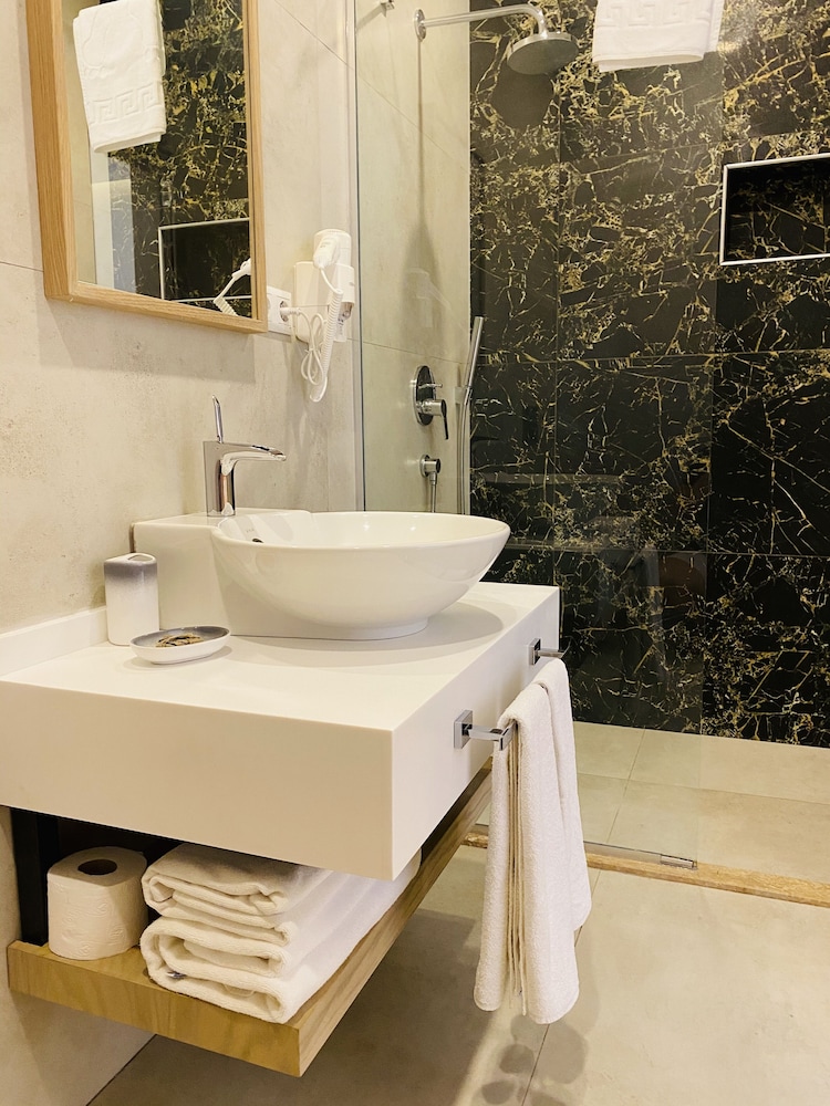 Zest Exclusive Hotel 47/50