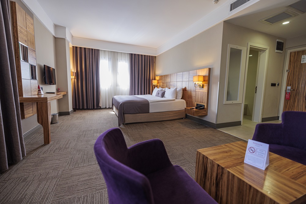 Deluxe, Double Bed