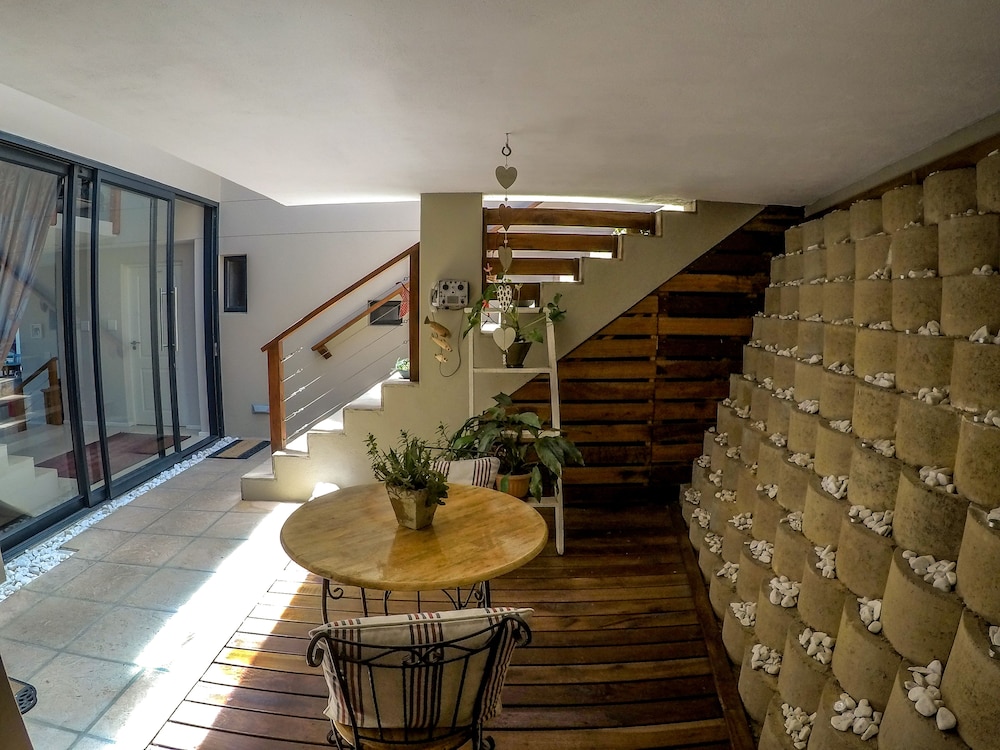 Mariner Guesthouse 53/74