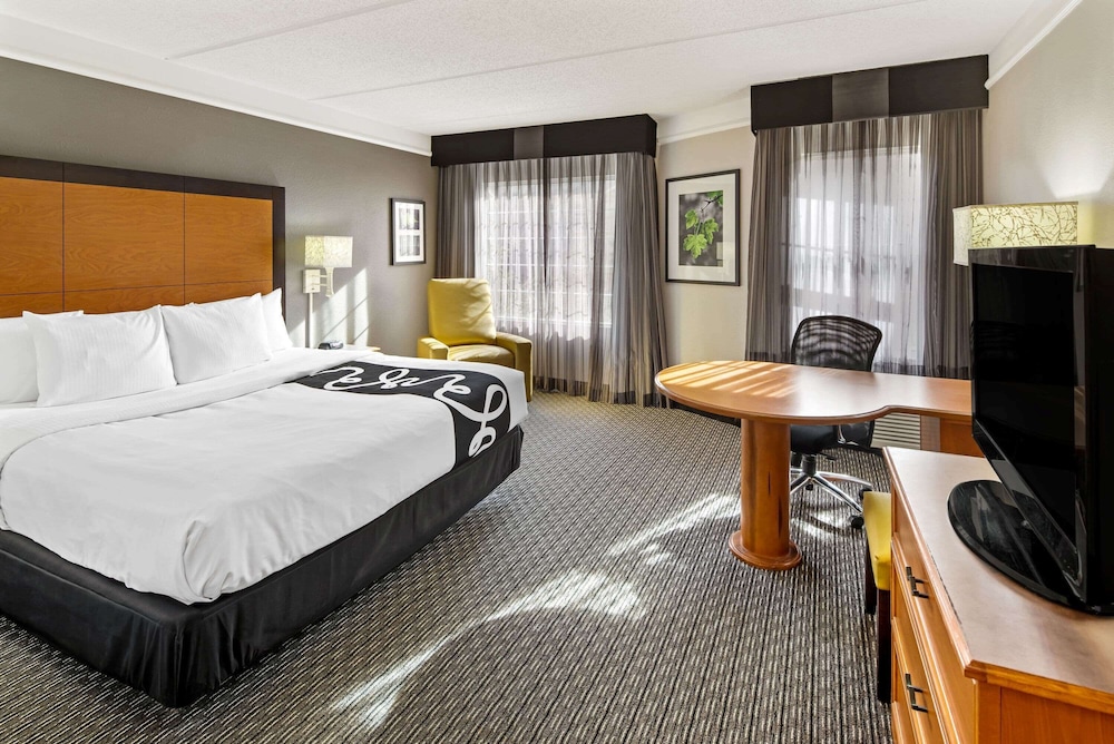 La Quinta Inn Suites Macon 19/45