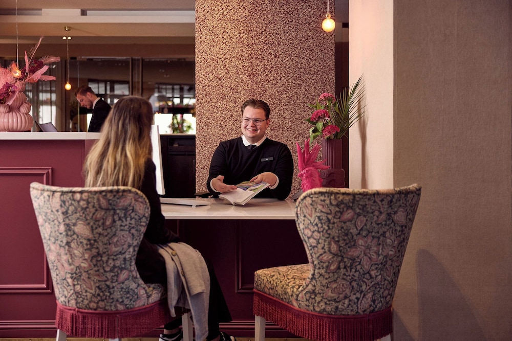 Van Der Valk Hotel Sassenheim-Leiden (8Km From Leiden) 12/62