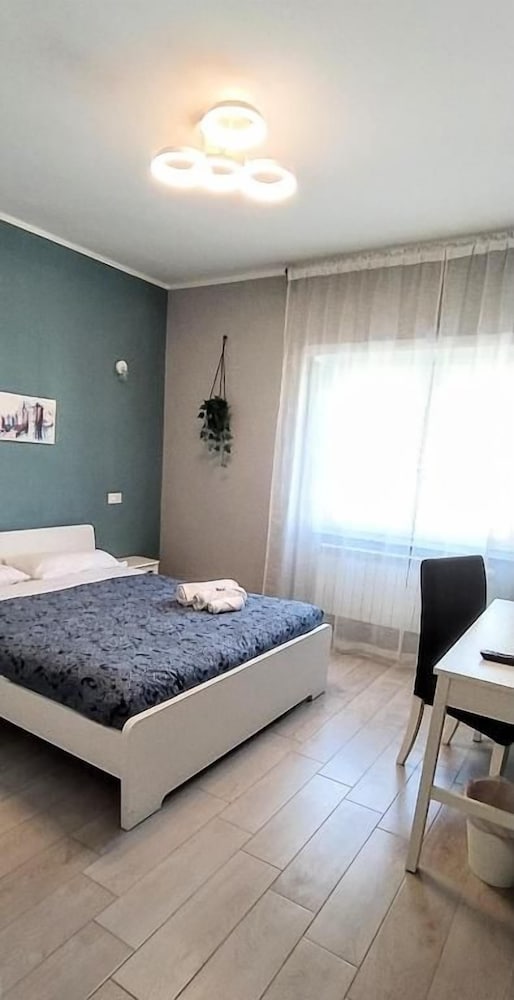 Pretty Tiburtina Room 7/28