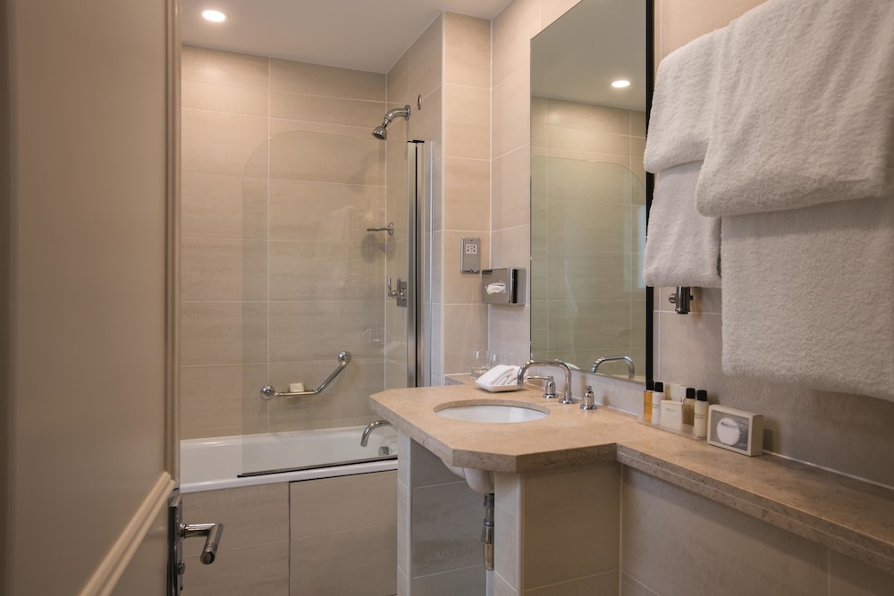 L Horizon Beach Hotel And Spa 24/63