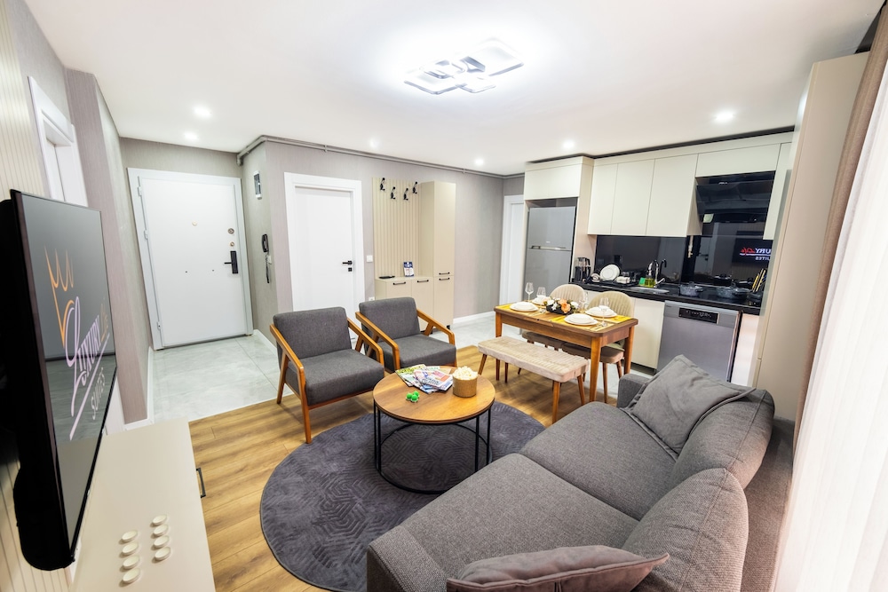 Luxury Life Suites 26/50