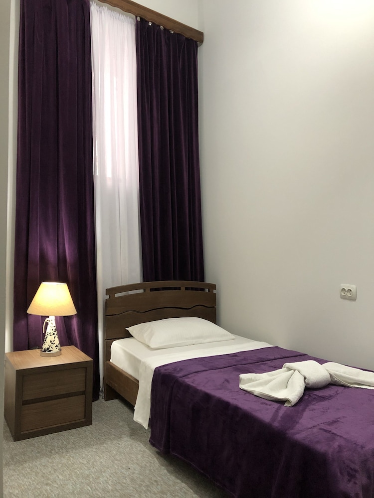 Diplomat Hotel Tbilisi 15/50